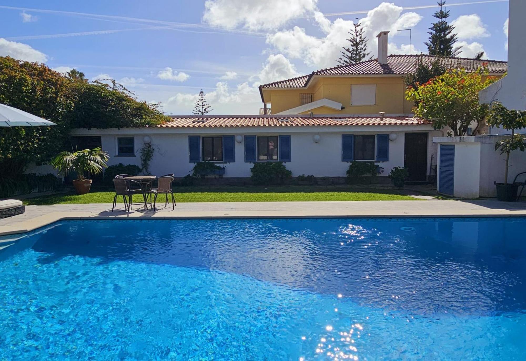 Charming Cozy With Garden & Pool Apartment
